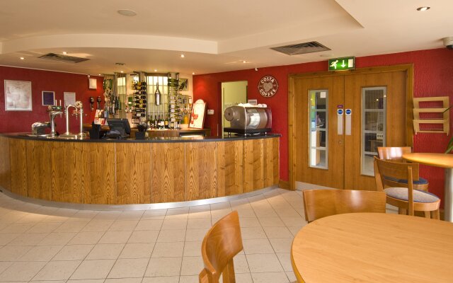 Premier Inn Bristol Cribbs Causeway - M5 J17