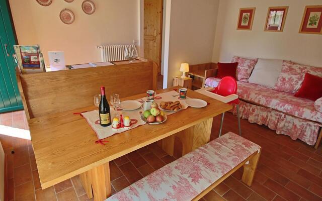 Farmhouse With Swimming Pool in Montelabbate