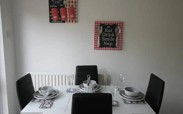Holgate Close 3 Bedroom House by Cardiff Holiday Homes