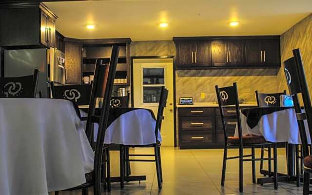 La Huerta Inn & Suites