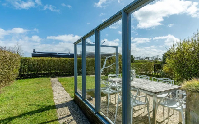 Modern Bungalow Close to the Beach