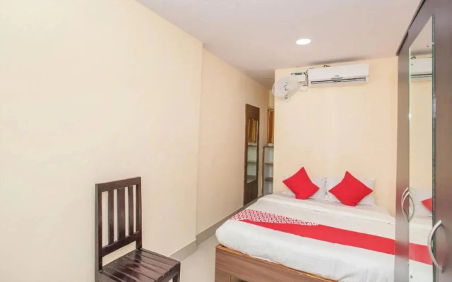 OYO 15818 Om Sai Residency