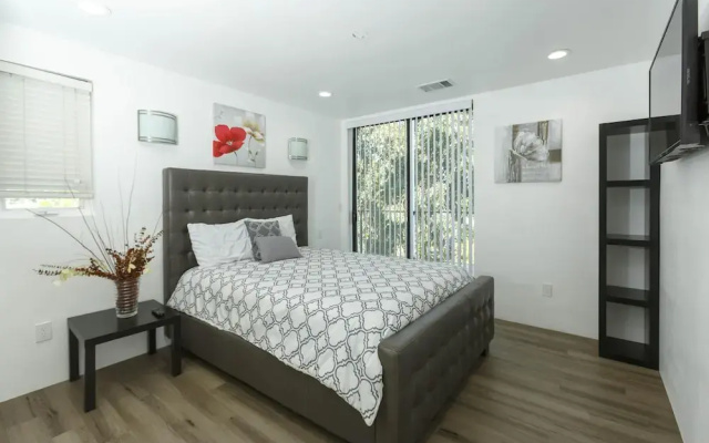2nd Story Masterpiece In Venice Beach 4 Bedroom Home by RedAwning