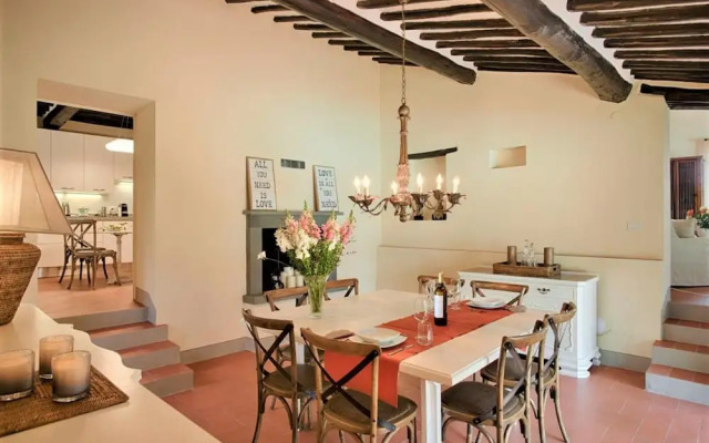 Villa in Castellina w Pool Garden Winery