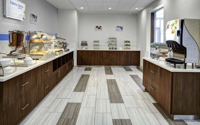 Holiday Inn Express & Suites Coldwater by IHG