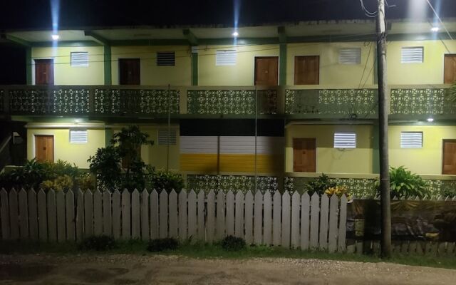 Pal's on the Beach - A Gold Standard Hotel
