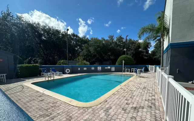 Townhouse Orlando West (ex.Red Roof Inn Orlando West - Ocoee)