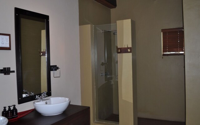 Hakusembe River Lodge