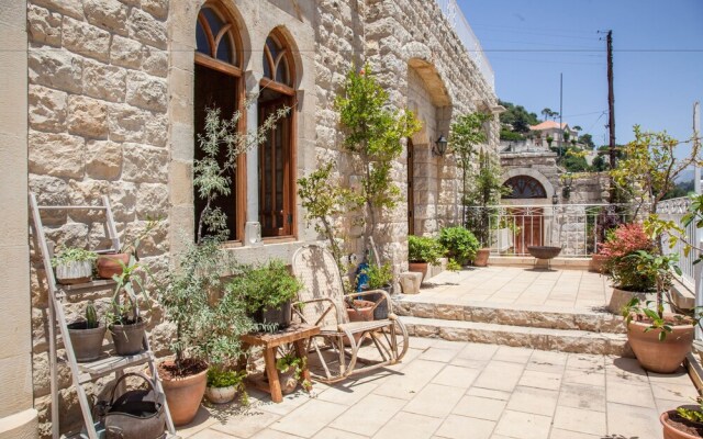 Beyt El Jabal Guest House - Der el Qamar