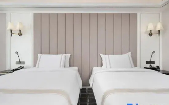 Hizan Deluxe Hotel (Yancheng High-speed Railway Station · Yueda 889 Commercial Plaza Branch)