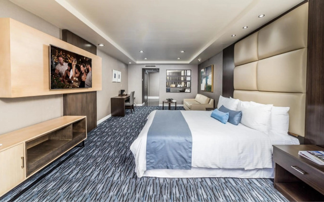 Hotel Pueblo Amigo Plaza & Casino