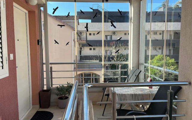 Modern Seaside Apartment With Balcony - Erika