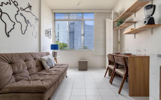 2 pax two blocks from the beach | VP604 Z1