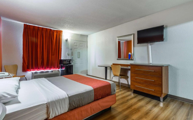 Motel 6 Mount Vernon, IL