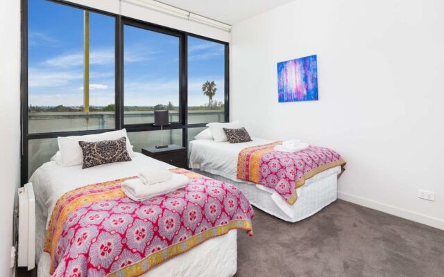 Executive Apartment With Bay Views