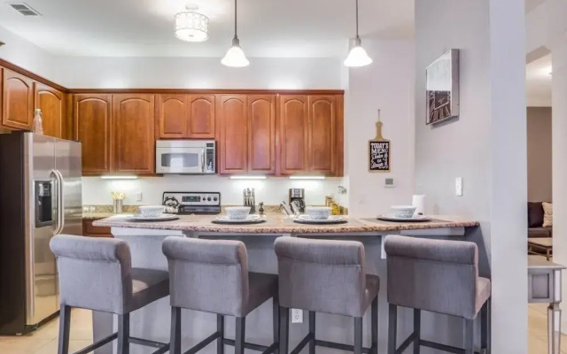 Penthouse Utopia 3 Bedroom Condo by RedAwning