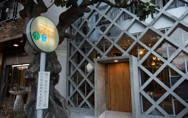 Orange Moon Inn