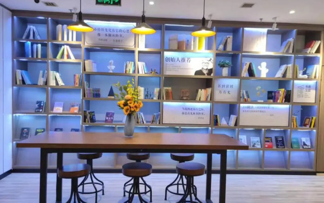 Hanting Jiudian Taian Changcheng Lu