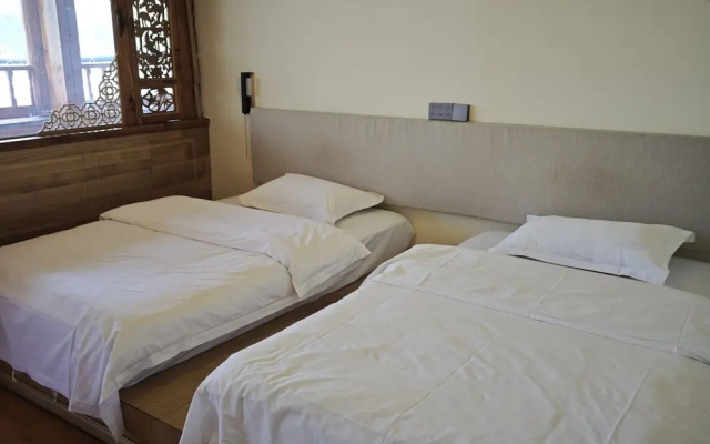 Tiger Leaping Half Way Guest House