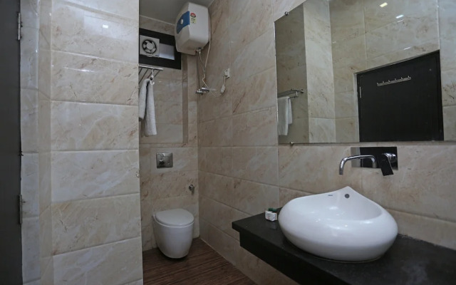 Hotel Samrat BY OYO Rooms