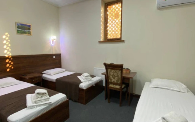 Parvina Hotel