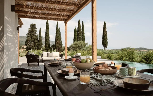 Yliessa - Luxury pool villa surrounded by nature