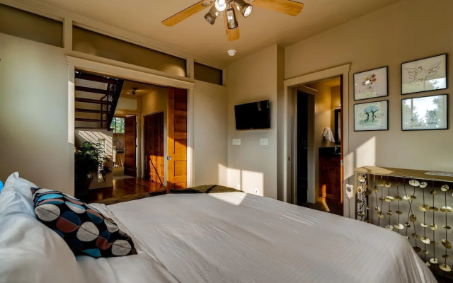 Old Town Loft Oasis With Amazing Rooftop Deck!