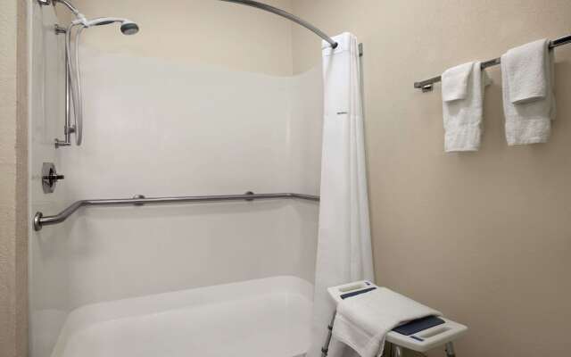 Days Inn & Suites by Wyndham Romeoville