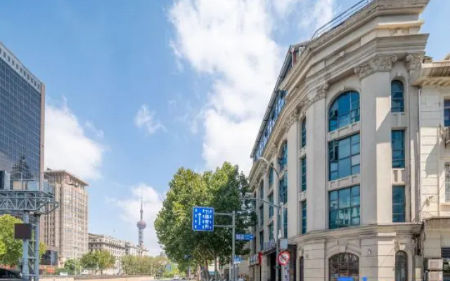 Waiting Hotel(Shanghai Bund Yuyuan Subway Station)