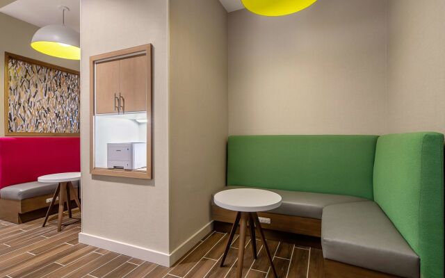 Hampton Inn & Suites Raleigh Midtown