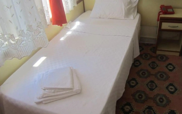 Red Rose Hotel