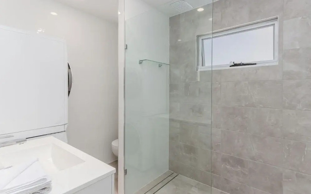 Relax on Marine Parade 2 BDR Apartment