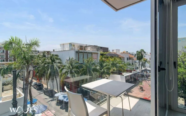 1 Br. W/5th Avenue View Steps From the Beach