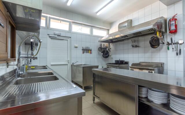 Amazing Home in Mravince With Sauna, Wifi and 9 Bedrooms