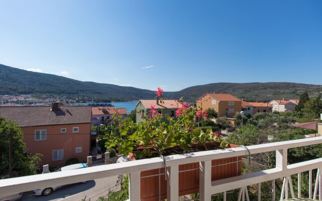 Apartment and Rooms Anton
