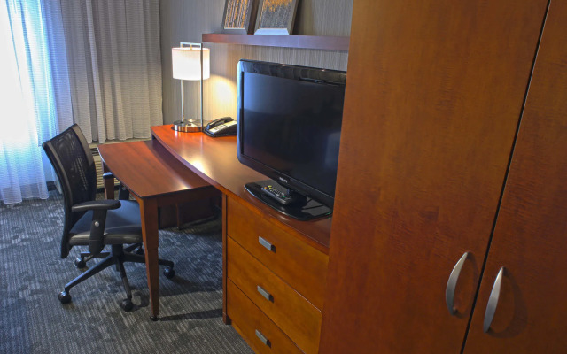 Courtyard by Marriott Hamilton