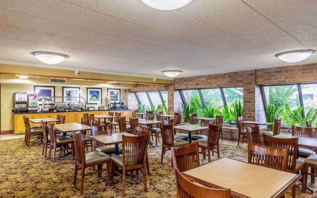 Tulsa Square Hotel Central, I-44 By OYO