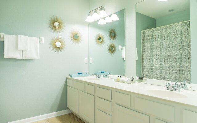 Oasis Escape Townhome 3 Bedroom Condo by Redawning