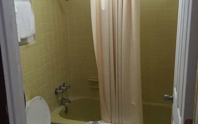 Scottish Inn & Suites