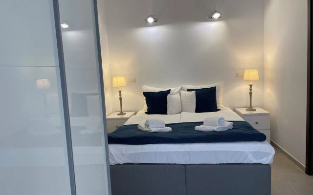 Smart Carrara Apartments
