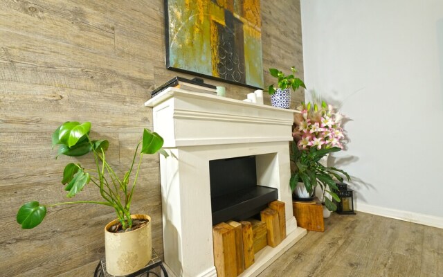 Self-contained Retreat 3BR WiFi Parking
