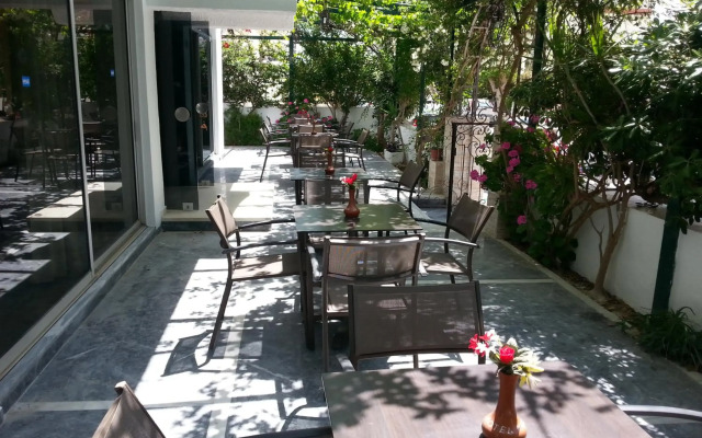Karis Hotel