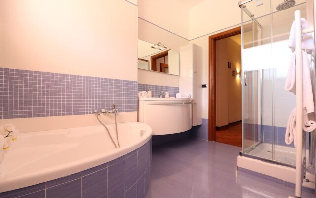 La Terrazza Parco Lauro Apartment