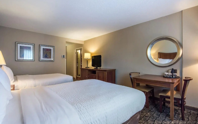Cayuga Blu Hotel