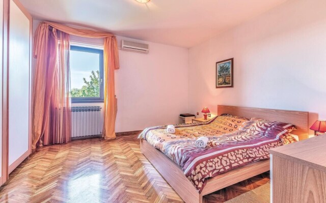 Stunning Home in Pula With Wifi and 4 Bedrooms