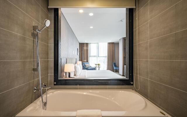 Muong Thanh Luxury Saigon Hotel