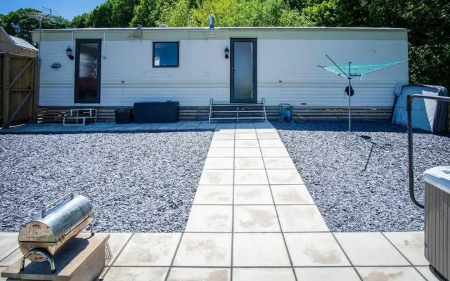 Hopkins Retreat - 3 Bedroom Caravan - Hot Tub