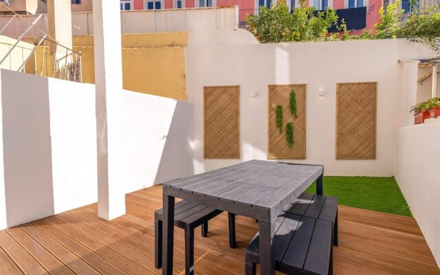 Dazzling Apartment With Private Terrace in Alcântara