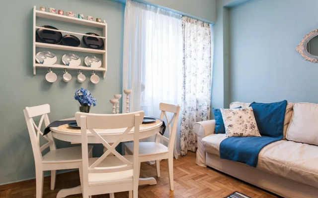 Charming Acropolis Metro Apartment
