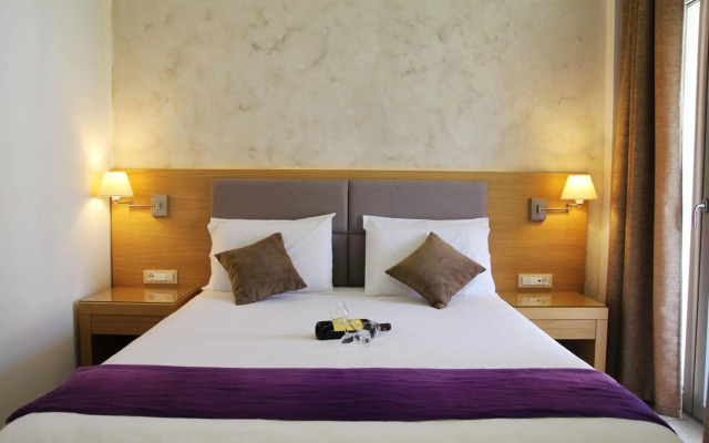 Achilles Hotel